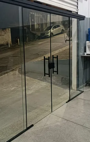 Porta de vidro - Instalação de vidros sob medida em São Paulo